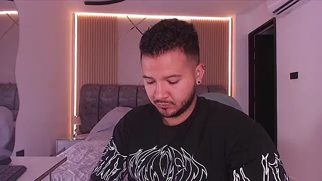 Snapshot of mister_miike chatting on March 13, 2026, 3:24 am mister miike online show from March 13, 2026, 3:24 am