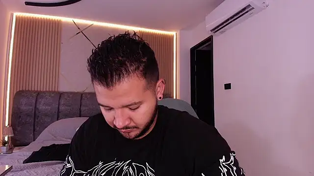 Snapshot of mister_miike chatting on March 28, 2026, 3:06 am mister miike online show from March 28, 2026, 3:06 am