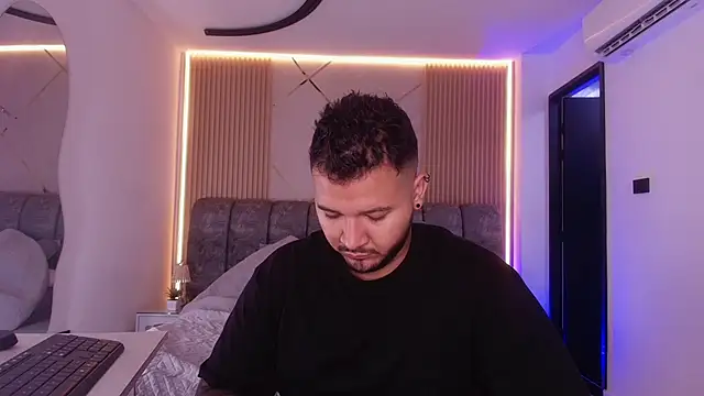 Snapshot of mister_miike chatting on March 30, 2026, 3:07 am mister miike online show from March 30, 2026, 3:07 am