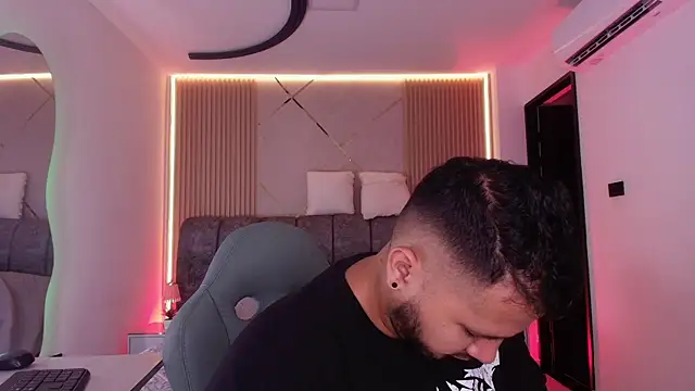 Snapshot of mister_miike chatting on April 1, 2026, 3:07 am mister miike online show from April 1, 2026, 3:07 am