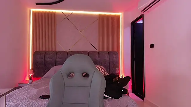 Snapshot of mister_miike chatting on April 2, 2026, 3:04 am mister miike online show from April 2, 2026, 3:04 am