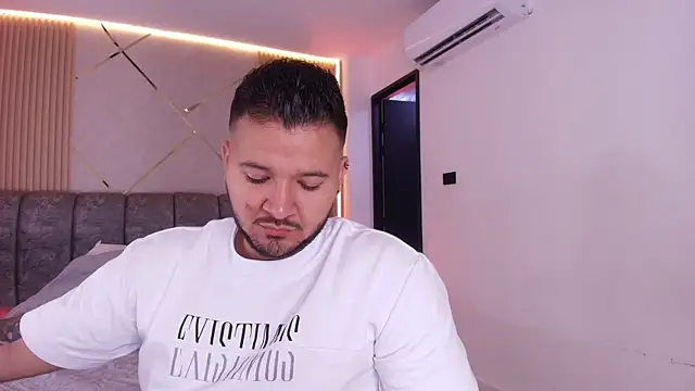 Snapshot of mister_miike chatting on April 9, 2026, 3:06 am mister miike online show from April 9, 2026, 3:06 am