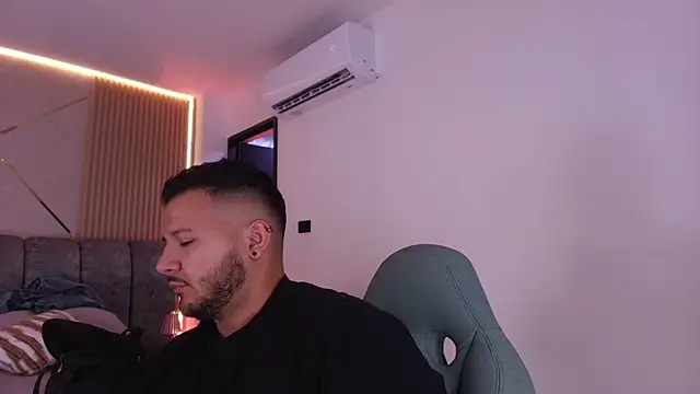 Snapshot of mister_miike chatting on April 10, 2026, 3:56 am mister miike online show from April 10, 2026, 3:56 am