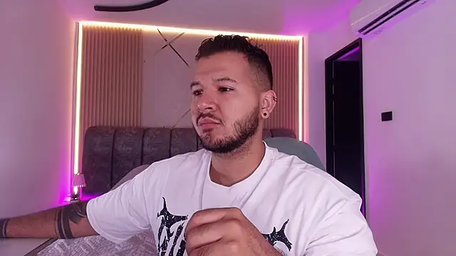 Snapshot of mister_miike chatting on April 16, 2026, 3:07 am mister miike online show from April 16, 2026, 3:07 am