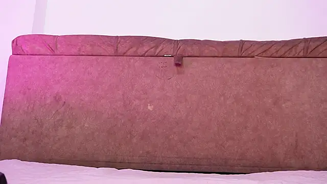 emyli sw  online show from October 9, 2025, 3:04 am