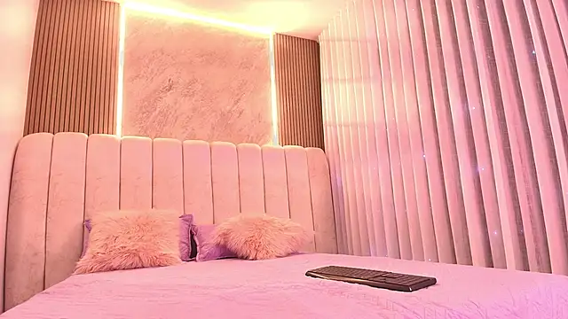 emyli sw  online show from December 5, 2025, 3:04 am