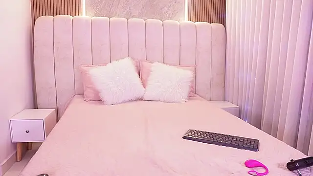 emyli sw  online show from March 30, 2026, 3:29 am