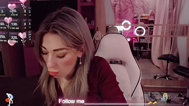 AnnieGOld  online show from February 14, 2026, 10:06 pm