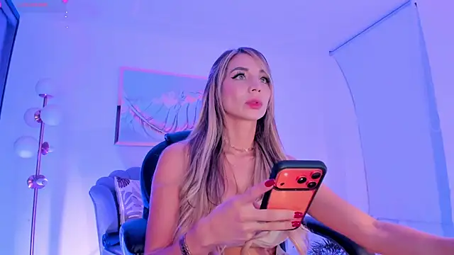 ZoePresleyX online show from July 7, 2026, 11:53 pm