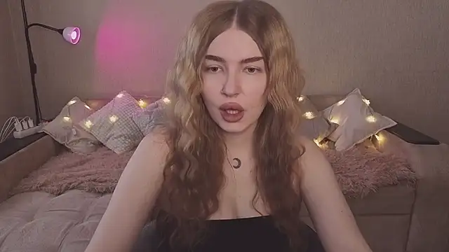 ViolettaLopez online show from February 3, 2026, 1:05 pm