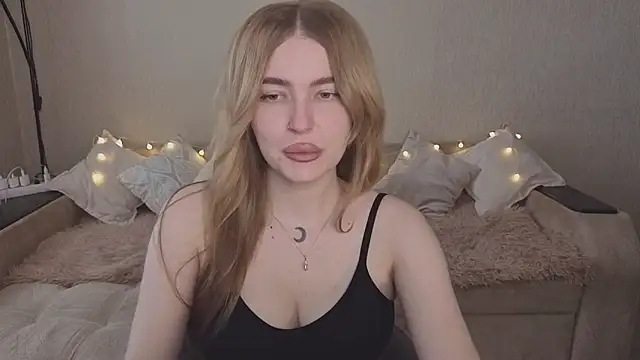 ViolettaLopez online show from May 16, 2026, 1:54 pm
