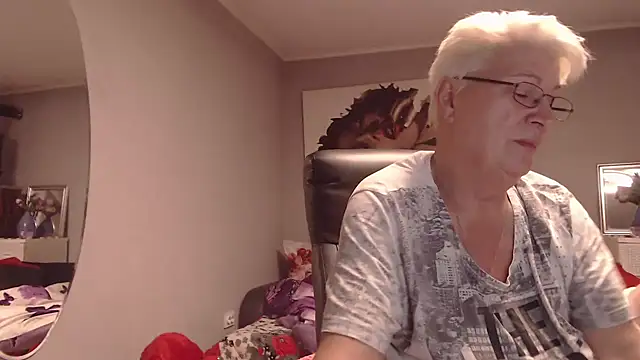 Snapshot of LaylaMilf chatting on October 9, 2025, 6:50 pm LaylaMilf online show from October 9, 2025, 6:50 pm