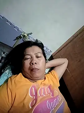 TropicalFlower online show from February 4, 2026, 10:15 pm