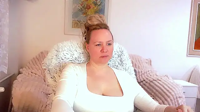 Sarah4you online show from March 11, 2025, 9:37 pm