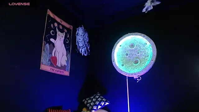 girl intense444 online show from December 4, 2025, 1:09 pm