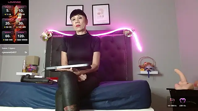 CharlotteLemke online show from November 25, 2025, 1:00 pm