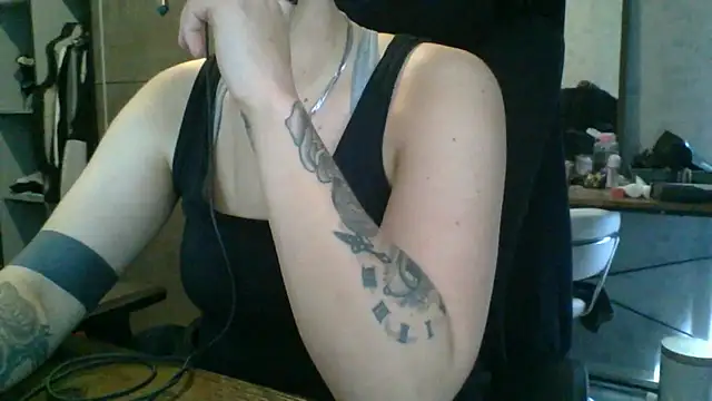 Snapshot of geilmeisje98 chatting on October 2, 2025, 12:01 pm geilmeisje98 online show from October 2, 2025, 12:01 pm