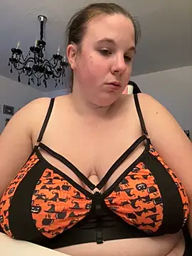 Snapshot of AureliaWinter chatting on October 30, 2025, 7:03 pm AureliaWinter online show from October 30, 2025, 7:03 pm