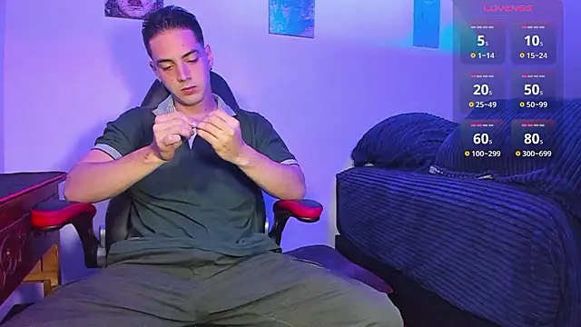 Snapshot of Alex_smith00 chatting on December 7, 2024, 10:28 pm Alex smith00 online show from December 7, 2024, 10:28 pm