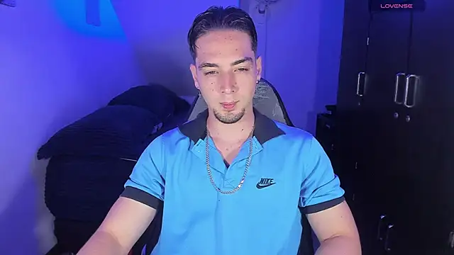 Snapshot of Alex_smith00 chatting on October 7, 2025, 11:35 pm Alex smith00 online show from October 7, 2025, 11:35 pm