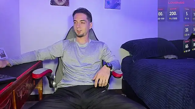 Snapshot of Alex_smith00 chatting on October 12, 2025, 10:31 pm Alex smith00 online show from October 12, 2025, 10:31 pm