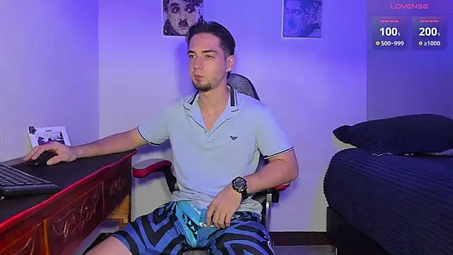 Snapshot of Alex_smith00 chatting on October 17, 2025, 10:56 pm Alex smith00 online show from October 17, 2025, 10:56 pm