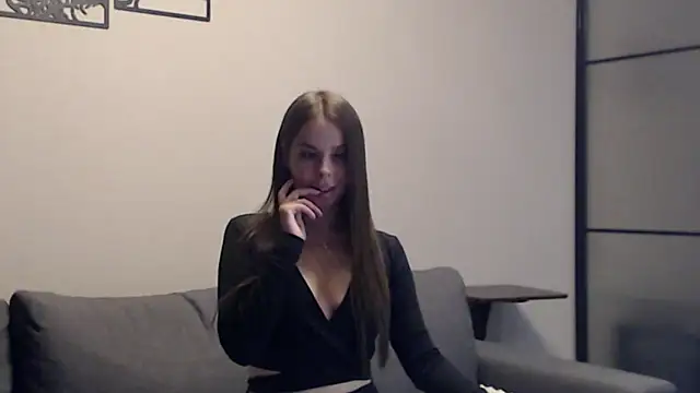 Melanie Scott Richerds online show from September 25, 2025, 9:07 pm