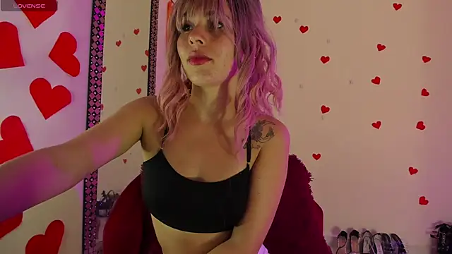 Cristina  Smith online show from March 3, 2025, 8:43 pm