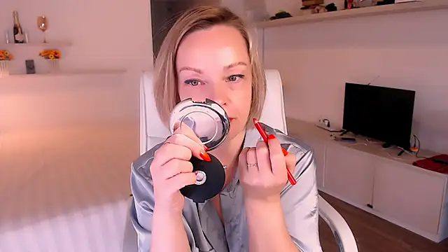 Snapshot of Tilly_Eliot chatting on October 24, 2025, 3:08 pm Tilly Eliot online show from October 24, 2025, 3:08 pm