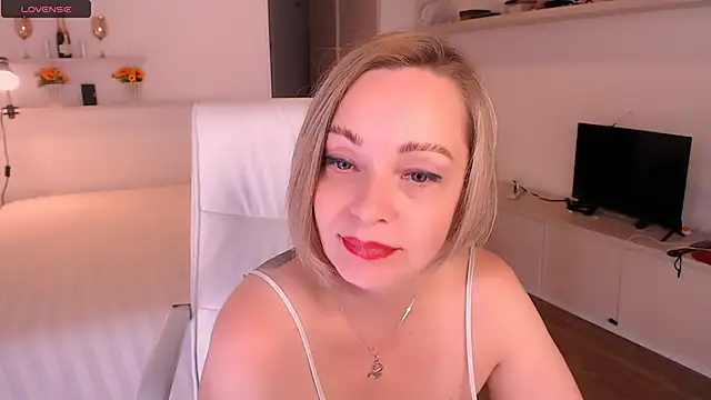 Snapshot of Tilly_Eliot chatting on November 14, 2025, 7:45 pm Tilly Eliot online show from November 14, 2025, 7:45 pm