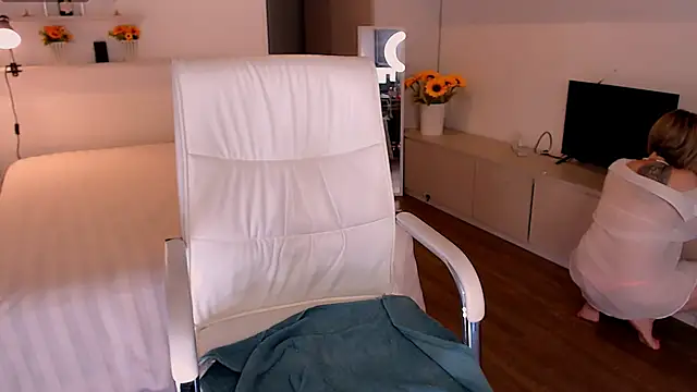 Snapshot of Tilly_Eliot chatting on December 4, 2025, 7:11 pm Tilly Eliot online show from December 4, 2025, 7:11 pm