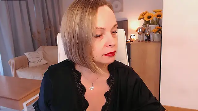 Snapshot of Tilly_Eliot chatting on February 22, 2026, 8:29 pm Tilly Eliot online show from February 22, 2026, 8:29 pm