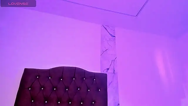 alysson 18 online show from November 6, 2025, 1:12 pm