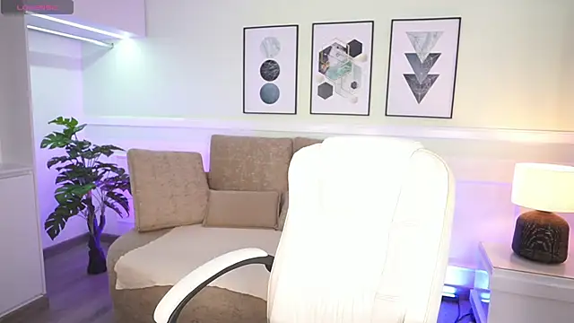 Snapshot of MaddyWattson chatting on December 2, 2025, 11:37 am MaddyWattson online show from December 2, 2025, 11:37 am