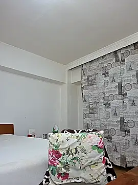 hotSANDRA STARR online show from October 9, 2025, 6:06 pm