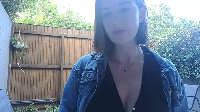 Snapshot of TopsyWilde chatting on December 29, 2024, 3:35 pm TopsyWilde online show from December 29, 2024, 3:35 pm