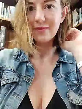 Snapshot of TopsyWilde chatting on January 31, 2025, 8:54 am TopsyWilde online show from January 31, 2025, 8:54 am