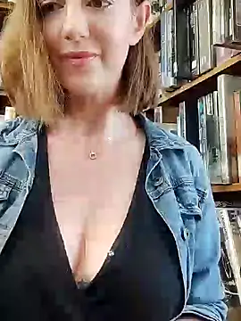 Snapshot of TopsyWilde chatting on February 11, 2025, 9:20 am TopsyWilde online show from February 11, 2025, 9:20 am