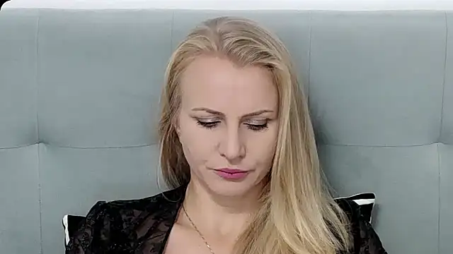 Snapshot of K__Adrienne chatting on September 18, 2025, 4:58 am K  Adrienne online show from September 18, 2025, 4:58 am
