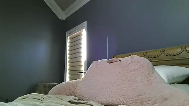 Lisaisluscious online show from April 11, 2026, 2:21 pm