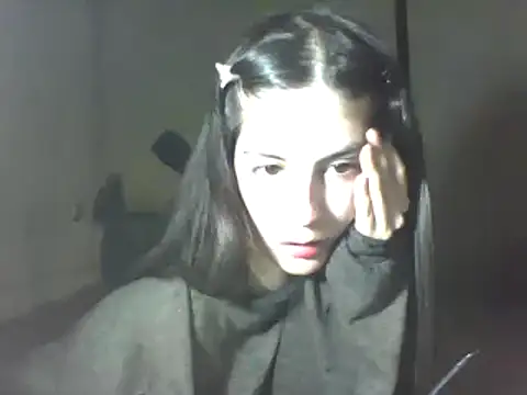 Snapshot of Insomniacl chatting on April 4, 2026, 5:49 am Insomniacl online show from April 4, 2026, 5:49 am