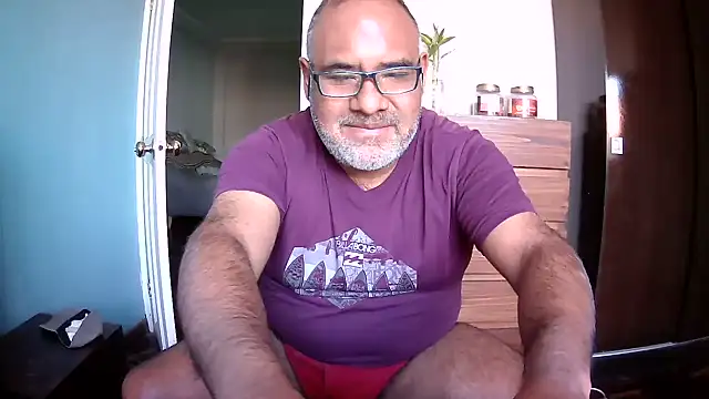 Snapshot of PhillDrake11 chatting on June 21, 2026, 5:59 pm PhillDrake11 online show from June 21, 2026, 5:59 pm