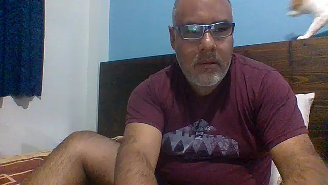 Snapshot of PhillDrake11 chatting on June 29, 2026, 10:54 pm PhillDrake11 online show from June 29, 2026, 10:54 pm