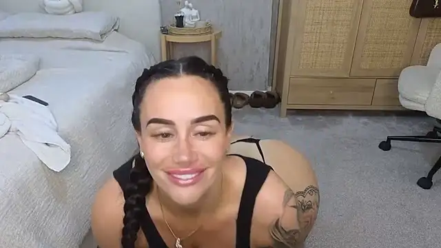 LibbyLoveHeartx online show from October 6, 2025, 7:28 am