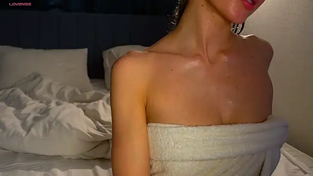 Danielle Thomas online show from April 23, 2026, 11:18 pm