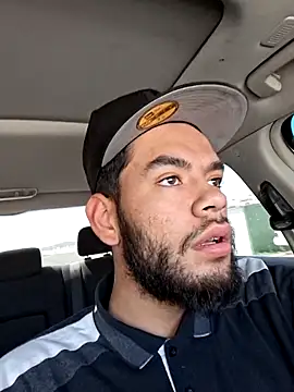 modelo38528061 online show from April 2, 2026, 8:28 pm