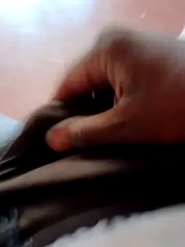 dinesh682 online show from April 15, 2026, 5:47 am