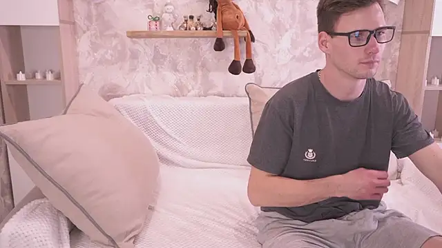 FluffyHat online show from December 14, 2025, 8:24 pm