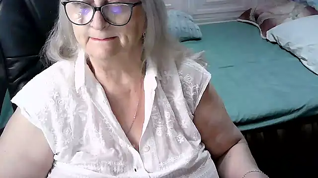 Snapshot of LolkaAlyss chatting on January 17, 2026, 4:00 pm LolkaAlyss online show from January 17, 2026, 4:00 pm