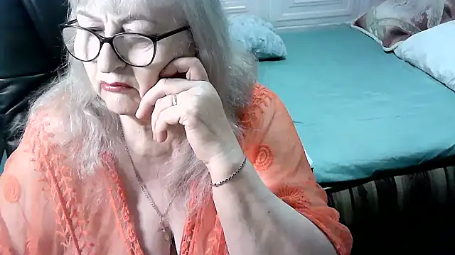 Snapshot of LolkaAlyss chatting on January 18, 2026, 4:33 pm LolkaAlyss online show from January 18, 2026, 4:33 pm